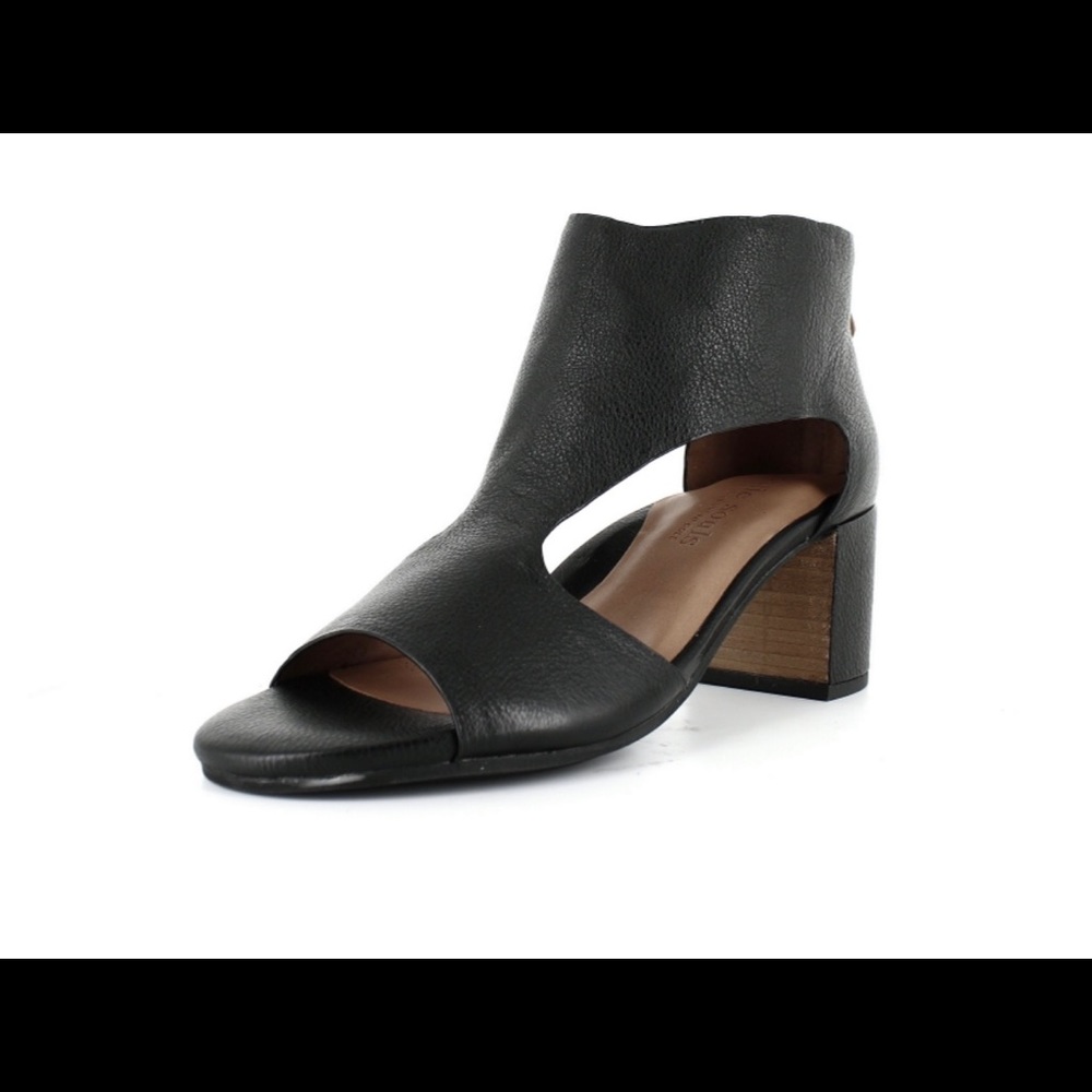 Gentle Souls by Kenneth Cole peep toe shooties